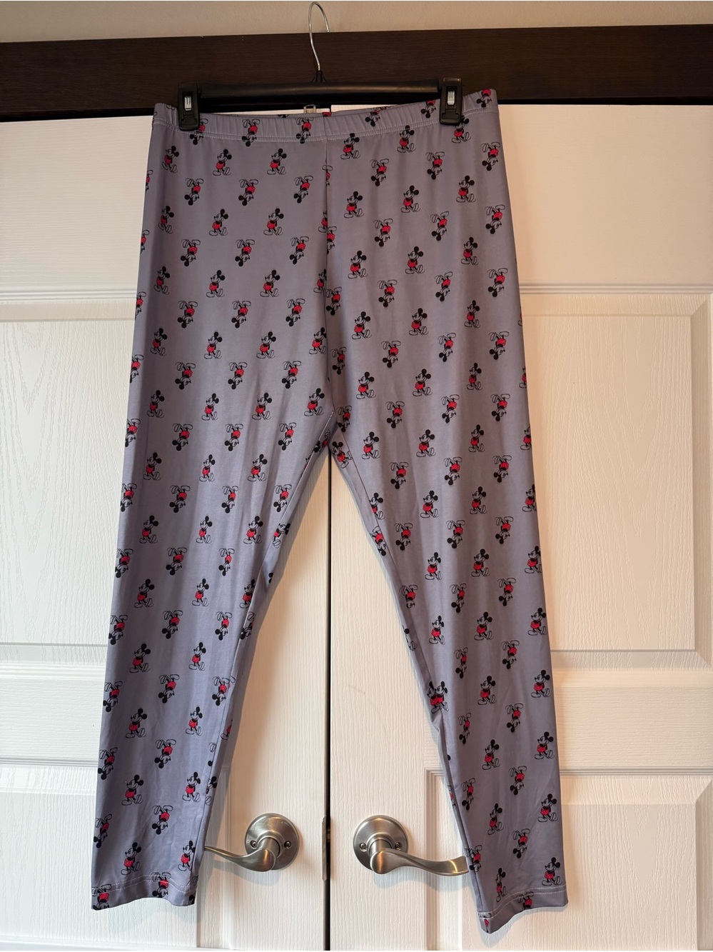 Disney leggings with Mickey Mouse print w/ elastic waistband. Size XL (15/17).